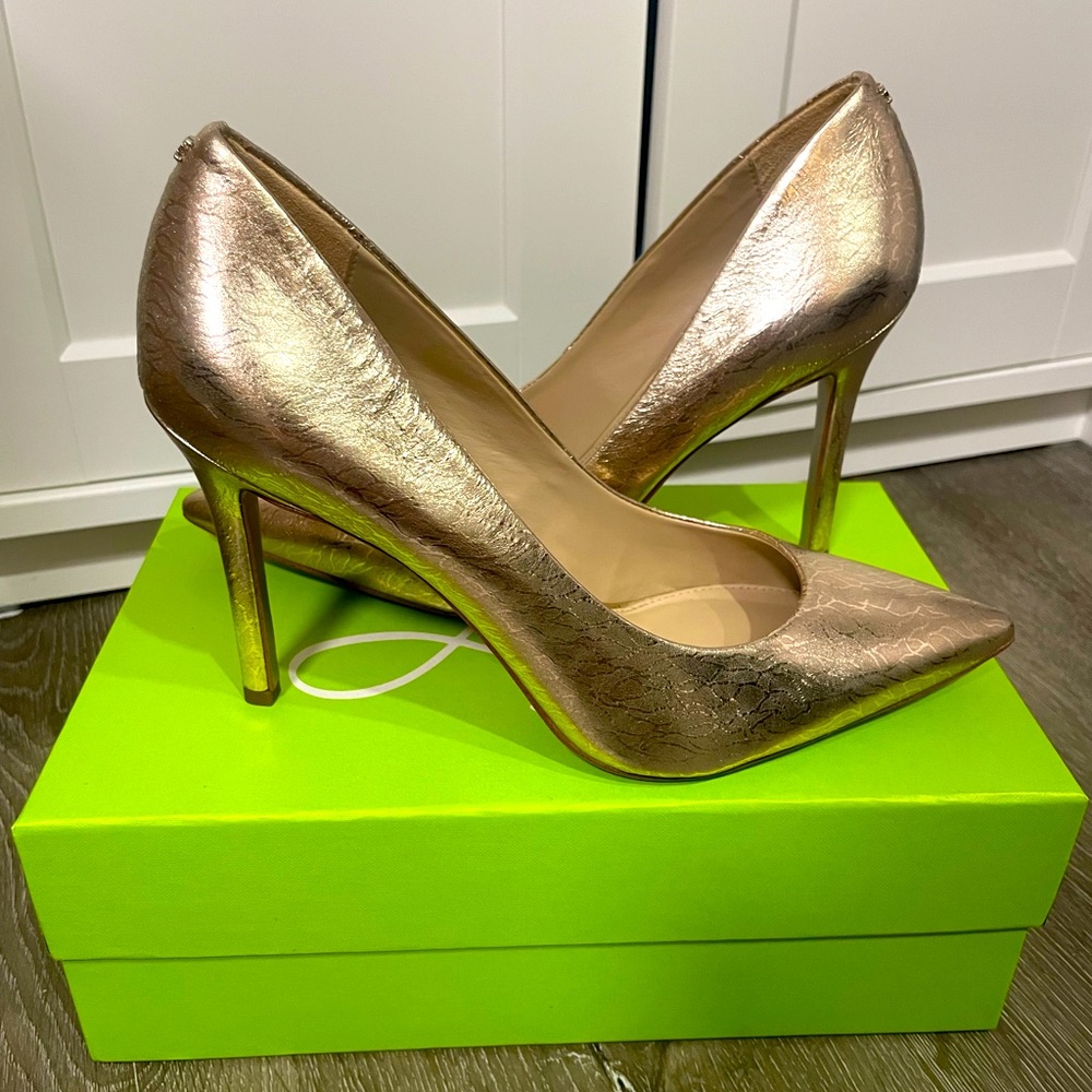 Sam Edelman Hazel Pump in Metallic Gold